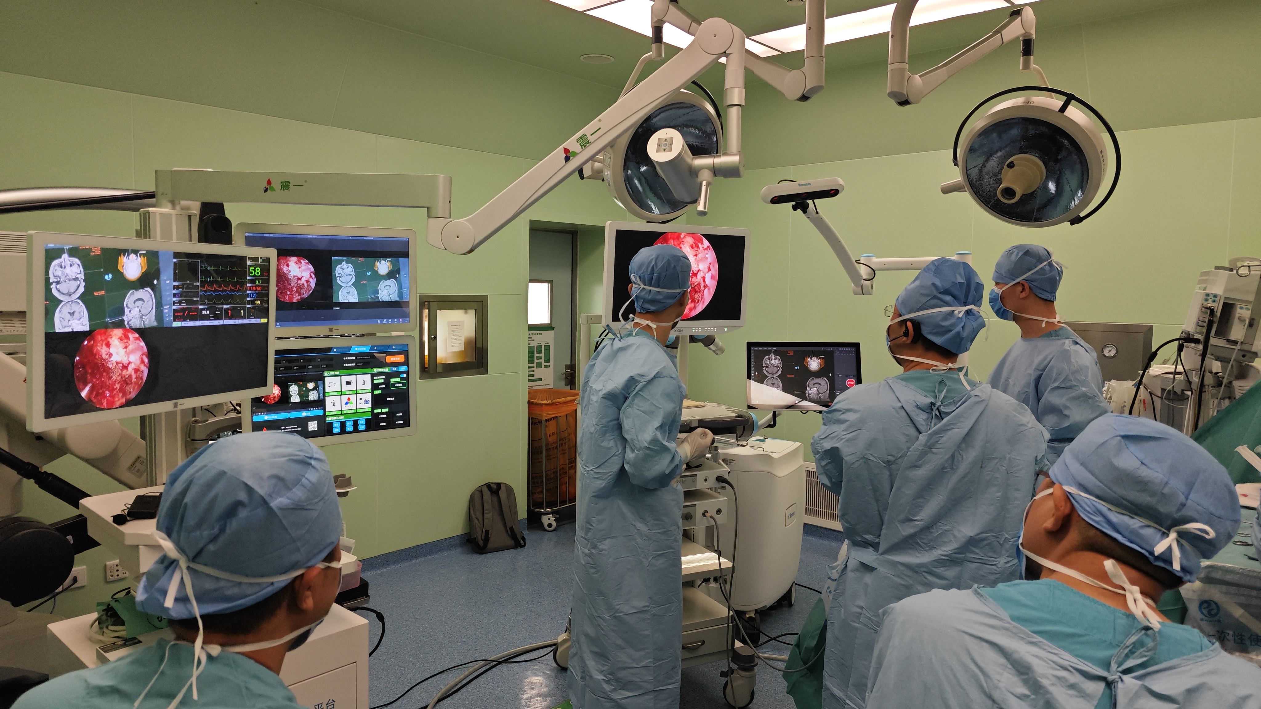 5G+移動(dòng)智慧手術(shù)室助力北京某三甲級(jí)腦科醫(yī)院完成手術(shù)示教！